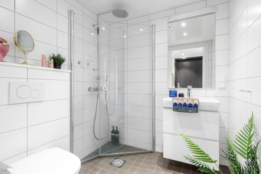 Scandpoint Apartment Fornebu Near Sea Front With Outdoor Walk! Stabekk Kültér fotó